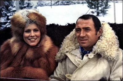 Dans "un Cave", Granier (Claude Brasseur), condamné à 2 ans de prison pour une petite escroquerie se retrouve en prison avec Marcel Laigneau, dit Marcel le dingue, caïd violent et dangereux et se lie d'amitié avec lui. C'est un film de ...