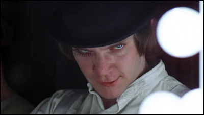 Ce film de Stanley Kubrick dans lequel une bande ultra violente est menée par Alex, passionné par la musique de Beethoven spécialement la 9e symphonie, c'est ...