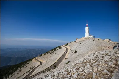 Le mont Ventoux est le point culminant du département à 1910 mètres d'altitude :