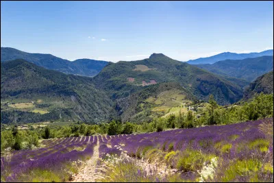 C'est le moins peuplé des trois avec 516 000 habitants et une densité de 79 habitants/km² :