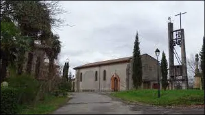 Vous avez sur cette image l'église Notre-Dame-de-l'Assomption (et son clocher à côté de l'église), à Forgues. Village occitan, dans l'aire d'attraction Toulousaine, il se situe dans le département ...