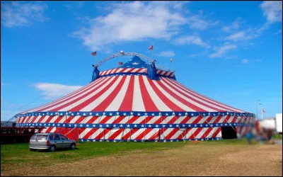 C'est sous cette grande tente que nous présentons nos numéros. Quel est son nom ?