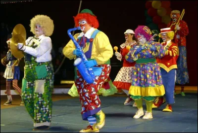 Le spectacle débute avec ces drôles de personnages qui s'amusent à faire des farces entre eux et avec le public. Dans quel film un clown apparaît-il ?