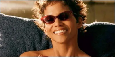 Comment se prénomme-t-elle dans "Opération Espadon" ?