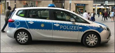 Outre-Rhin, ce modèle est un classique de la police allemande. Quel est ce véhicule ?