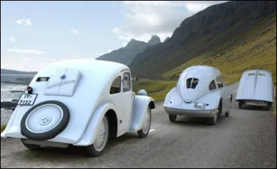 Ainsi, le dessinateur aura influencé - discrètement - jusqu'aux plus célèbres modèles des plus grandes marques : quel est celle de la 1e à gauche ?