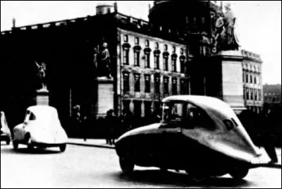 Après avoir supervisé [...quoi donc ?] , il dépose un brevet de carrosserie pour véhicule motorisé.