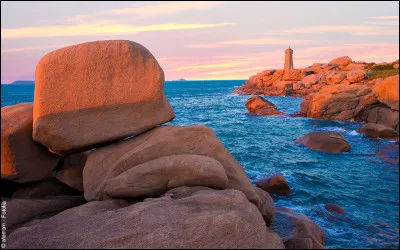 La côte de granit rose se trouve dans le département :