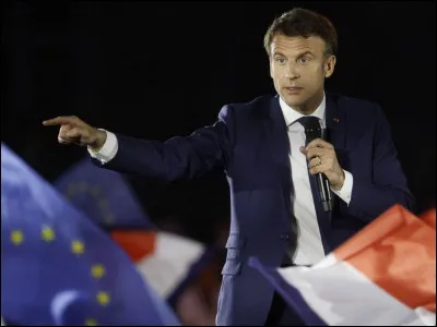 Quel âge avait Emmanuel Macron lorsqu'il est devenu président de la République en 2017 ?