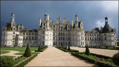 Le château de Chambord se trouve dans le département :