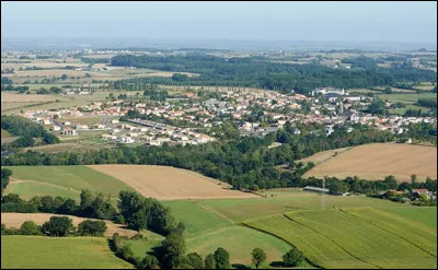 Les Mauges sont une région naturelle de ce département :