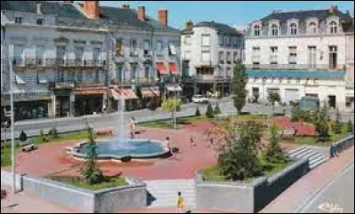 Cholet est, avec 54 000 habitants, la deuxième ville du département :