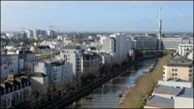En Bretagne cette fois-ci. Comment appelle-t-on les habitants de Rennes ?