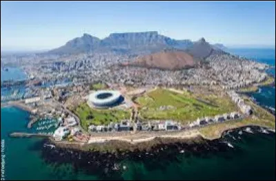 Comment appelle-t-on les habitants de la ville sud-africaine du Cap ?