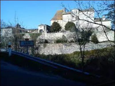 Nous terminons notre balade dans le Quercy blanc, &agrave; Saux. Ancienne commune occitane, elle se situe dans le d&eacute;partement ...