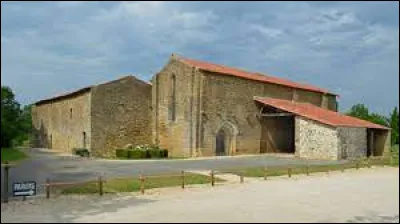 Nous sommes dans les Pays-de-la-Loire, au prieur&eacute; de Grammont, &agrave; Saint-Prouant. Commune de l'arrondissement de La Roche-sur-Yon, elle se situe dans le d&eacute;partement ...