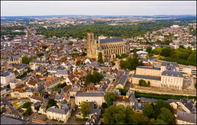 Sa pr&eacute;fecture est Bourges :