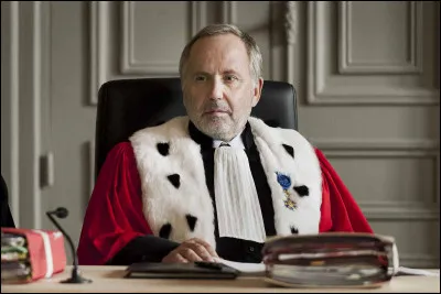 Dans quel film Fabrice Luchini est-il un président de cour d'assises ?
