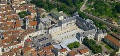 Commercy et Saint-Mihiel sont des villes du département :