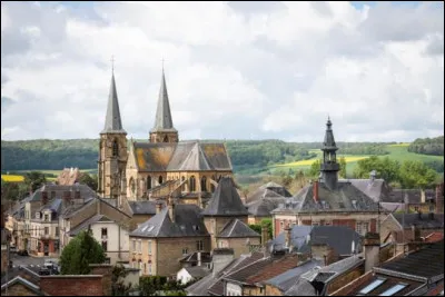 Le village de Mouzon, labellisé "petite cité de caractère", se trouve dans le département :