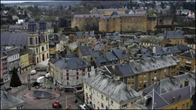 Sedan est, avec 16 000 habitants, la deuxième ville du département :