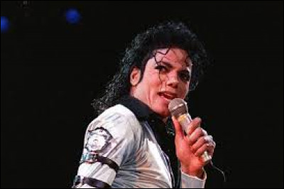 Dans le vidéo clip, Michael Jackson s'incline à 45 degrés.