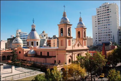 Quelle ville n'est pas au Brésil mais en Argentine ?