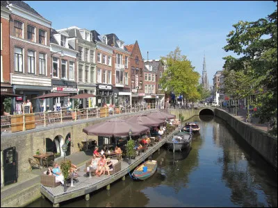 Quelle ville n'est pas en Allemagne mais au Pays-Bas ?