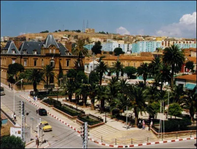 Quelle ville n'est pas au Maroc mais en Algérie ?