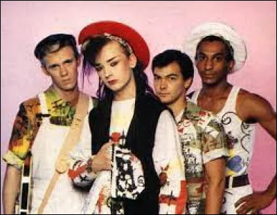 Qui est le chanteur du groupe Culture Club qui sort le tube "Karma Chameleon" cette ann&eacute;e-l&agrave; ?