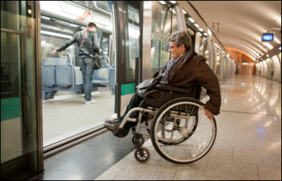 À Paris, sur 14 lignes de métro, combien sont adaptées aux fauteuils roulants ? (2022)