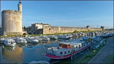 De quel port s'embarque-t-il pour la 7e croisade ?