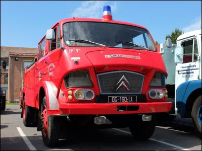 Dans le monde des poids lourds aussi, il y a des succès et des échecs commerciaux. Ce modèle français des années 1960 fut un bide retentissant. Comment s'appelle ce camion ?