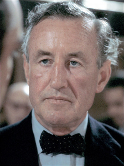 Quelle fameuse saga a été écrite par Ian Fleming ?