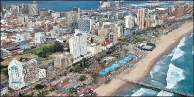 Quelle est cette ville d'Afrique du Sud située au bord de l'océan Indien, plus grand port du pays ?