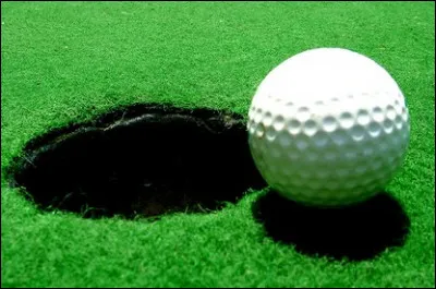 Enfin celle-ci, je ne vous conseille pas de vous la prendre dans les dents. C'est une balle de...