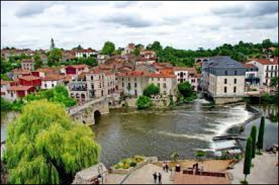 Ville Mariligérienne, à la confluence de la Sèvre Nantaise et de la Moine, Clisson se situe en région ...