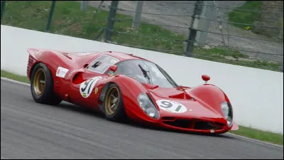 Le film "Le Mans 66" conte la rivalité entre Ford et Ferrari sur l'épreuve des 24 Heures du Mans. Nous connaissons l'histoire de la Ford GT40, mais quelle était sa rivale chez Ferrari ?