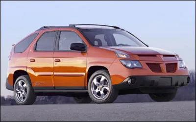 Dans la série "Breaking Bad", le personnage de Walter White conduit un véhicule au style très particulier. Comment se nomme ce véhicule ?