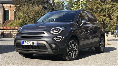 Je ne sais pas si le constructeur de ce VUS adopte la philosophie japonnaise du "j'améliore continuellement" ou vend sur une trop longue durée ses modèles faute de budget. Saurez-vous retrouver le nom de ce VUS ?