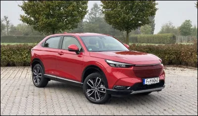 L'identité d'une marque se fait aussi à travers ses modèles. Il est ainsi facile de reconnaître une marque avec des modèles partageant des similarités dans leurs nominations. Quelle est celle de ce VUS ?