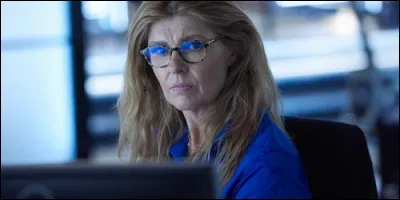 Dans la première saison, avec qui Abigail Clark, opératrice du 9-1-1, a-t-elle une aventure ?