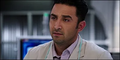 Quel est le passe-temps du Dr Arastoo Vaziri ?