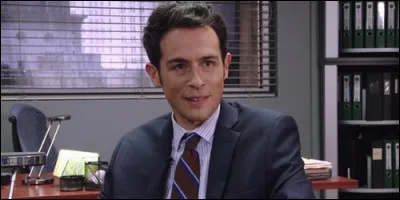 Comment s'appelle l'agent qui fait équipe avec Booth après la mort de Lance ?