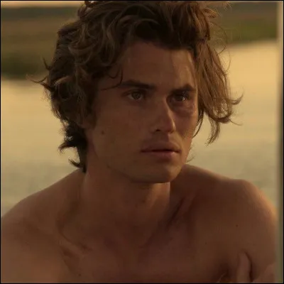 Quel est le code pour ouvrir le coffre-fort de la chambre dhôtel dans lépisode 1 saison 1 ?