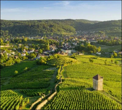 C'est de loin le moins peuplé des trois, avec 259 000 habitants et une densité de 51 habitants/km² :