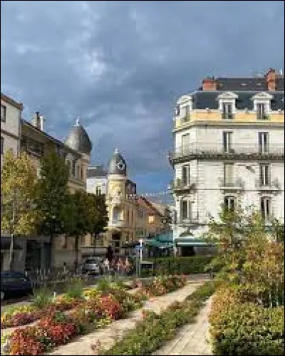 Oyonnax est la deuxième ville du département avec 22 000 habitants :