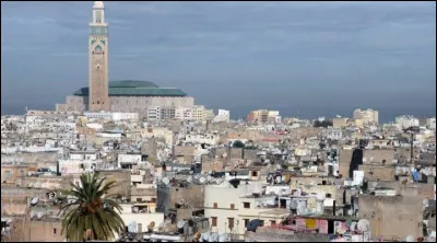 Quelle est cette ville de 4,2 millions d'habitants, la plus grande du Maroc située sur la côte de l'océan Atlantique, un des plus grands ports du monde ?