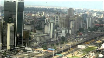 Quelle est cette ville du Nigéria qui avec 22,5 millions d'habitants est la plus grande ville d'Afrique ?