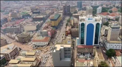 Quelle est cette ville de 1,6 million d'habitants, capitale de l'Ouganda, plus grand centre économique et financier du pays ?